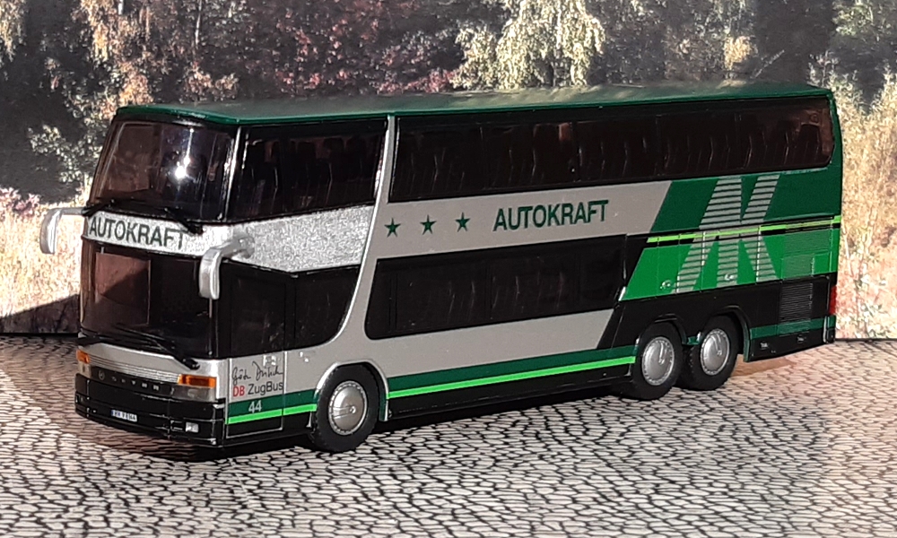 Setra S 328 DT