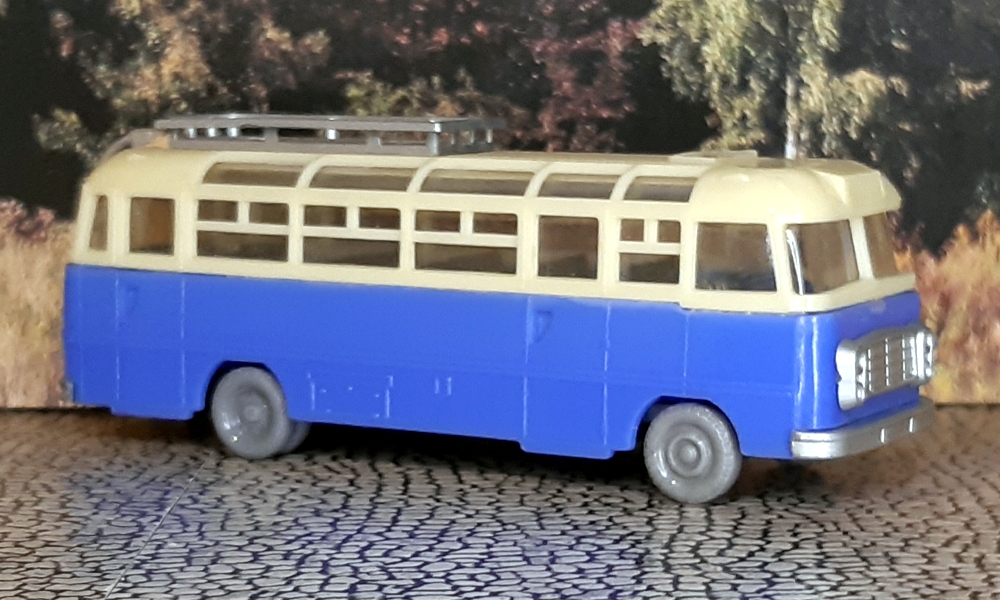 Ikarus 311 Türseite