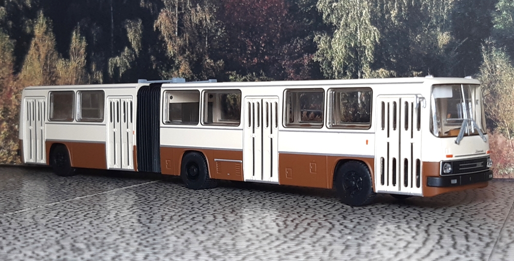 Ikarus 280.02  Türseite