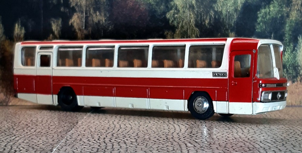 O 303 Türseite