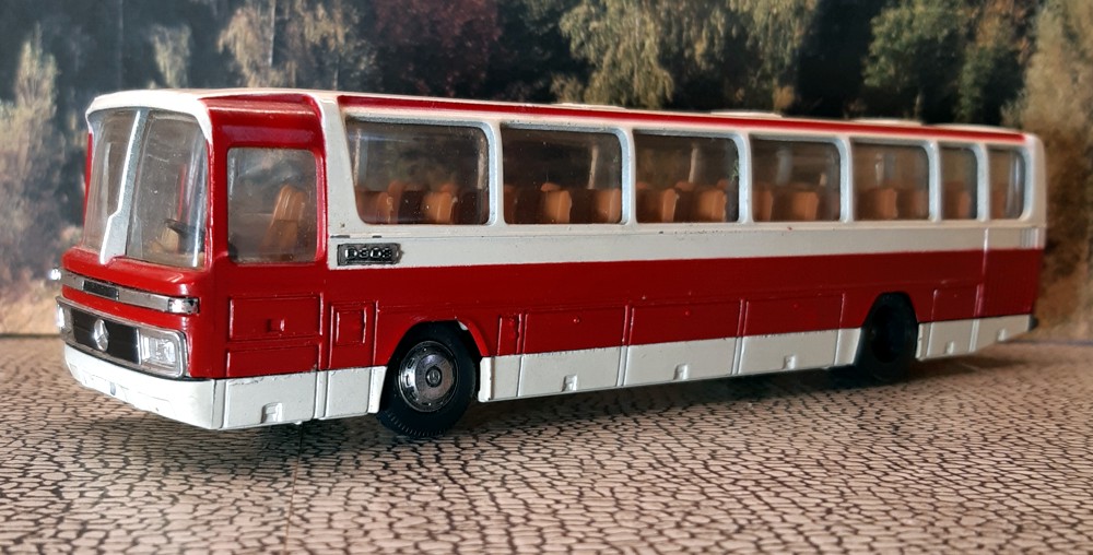 O 303 Fahrerseite